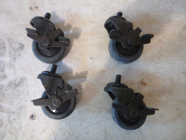 lot 47 image: Set of 4 Swivel Casters