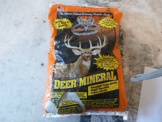 lot 97 image: Bag of Antler King Trophy Deer Mineral