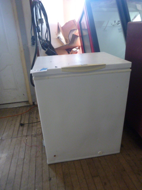 lot 5 image: Kenmore Heavy Duty Commercial Chest Freezer