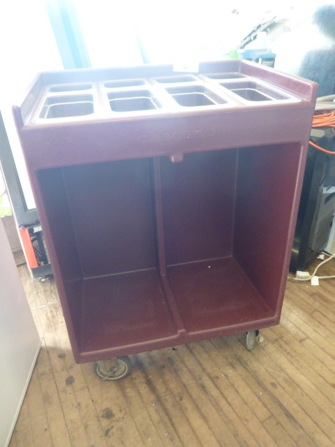 lot 6 image: Cambro TraySilverware Cart