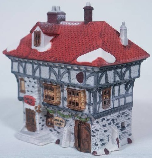 lot 17 image: Tuttles Pub - Dickens Village
