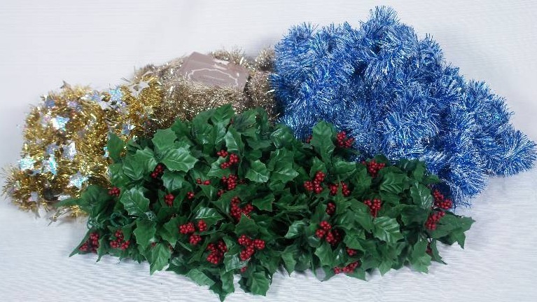 lot 41 image: Garland - Gold, BlueSilver, & Holly