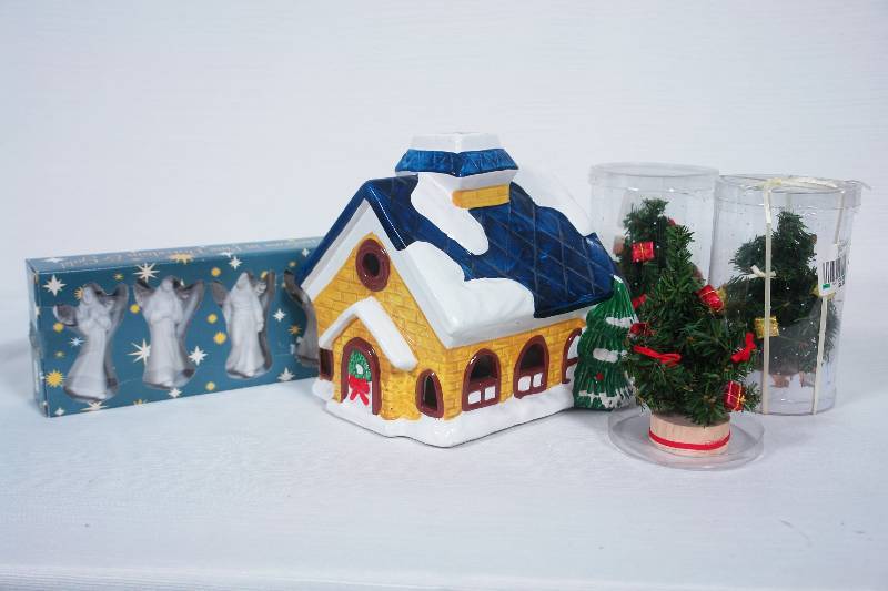 lot 46 image: Painted, Ceramic Christmas Chapel PLUS