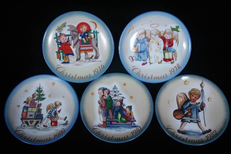 lot 63 image: Schmid Christmas Plates