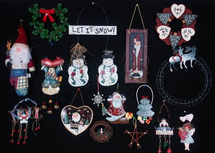 lot 77 image: Christmas Wall Hangings