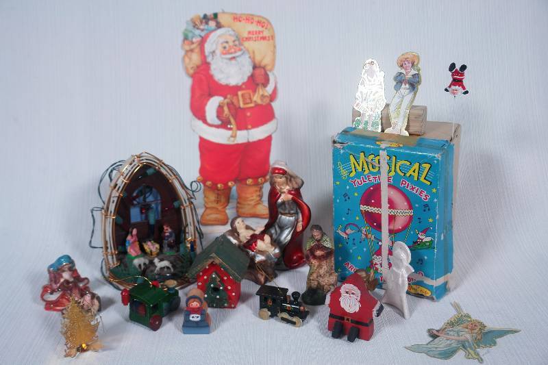 lot 39 image: An Nostalgic Christmas Assortment.