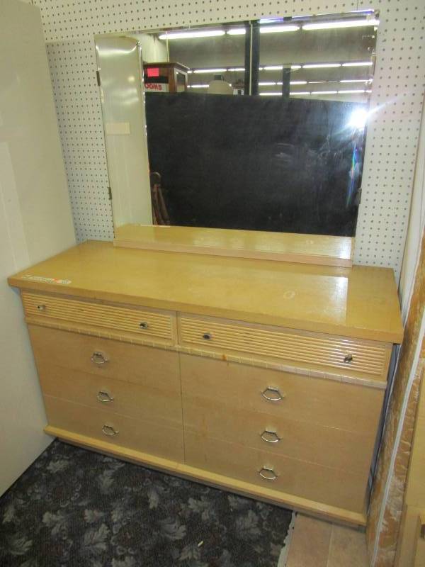 lot 3 image: 8 drawer Blonde Dresser with Mirror
