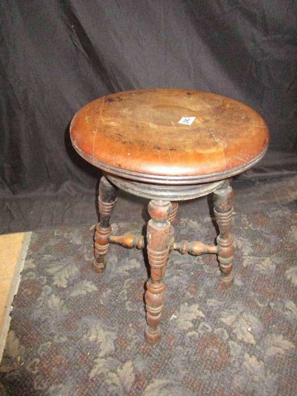 lot 10 image: Antique Adjustable Old Piano Stool