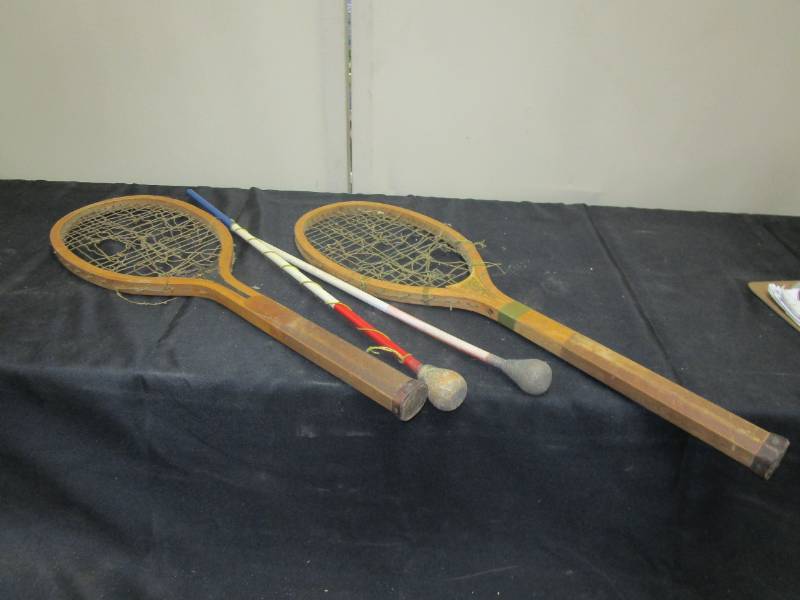 lot 29 image: Vintage Items