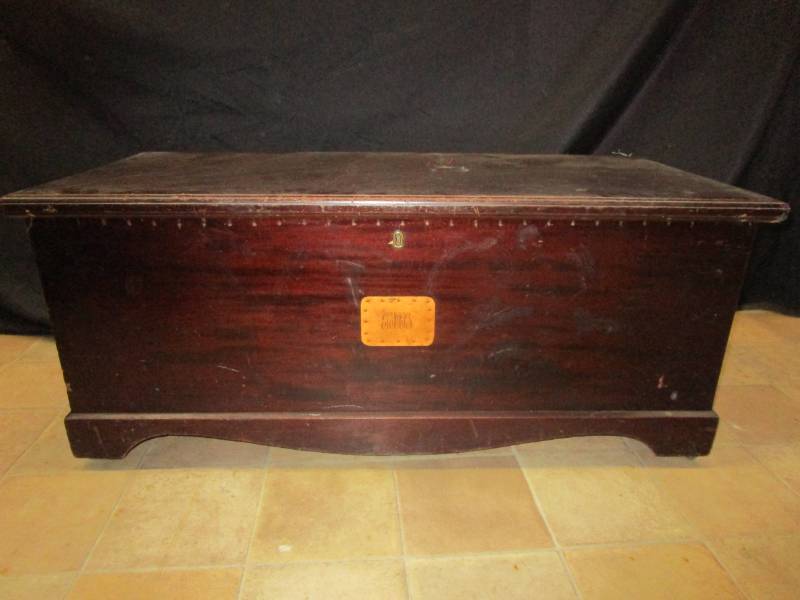lot 35 image: Antique Vintage Cedar Chest, Looks Good, They had the Top Covered