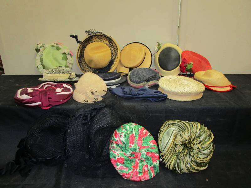 lot 39 image: Various Vintage Ladies Hats 17 of them