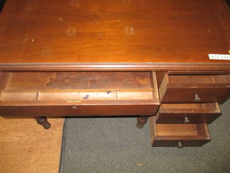 lot 46 image: Antique Desk
