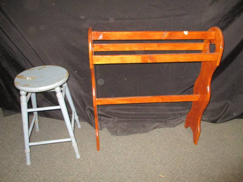 lot 53 image: Adorable Vintage stool and quilt stand