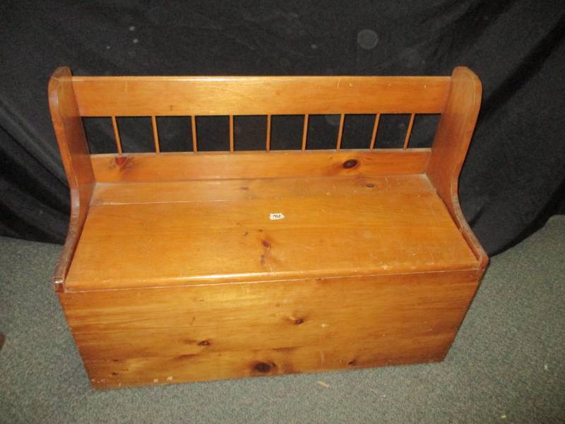 lot 59 image: Bench with storage see pictures