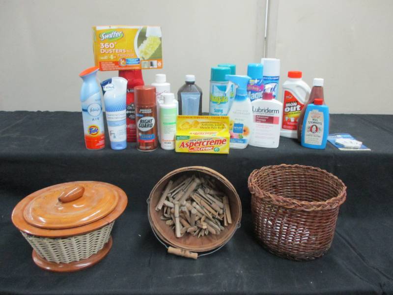 lot 88 image: Cleaning supplies