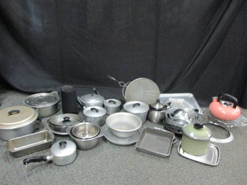 lot 90 image: Pots and pans and various items