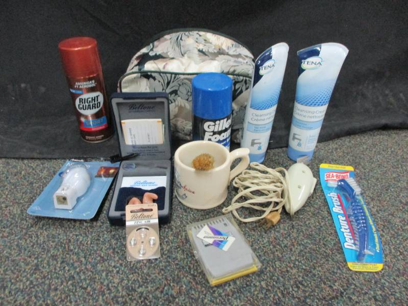 lot 99 image: Mens Traveling Items and Hearing aids