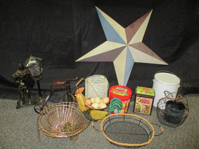 lot 106 image: Patriotic Star, Rooster with Plastic eggs, Knight with Lamp, baskets, Tin can with lid and handle, and more