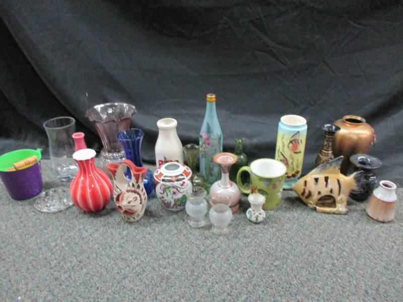 lot 108 image: Various Vases
