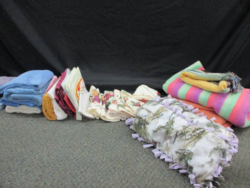 lot 110 image: Various shop towlels and Nice blankets