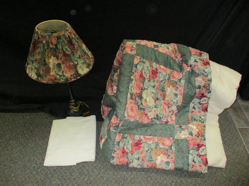 lot 111 image: Quilt with lamp to match id say at least a queen