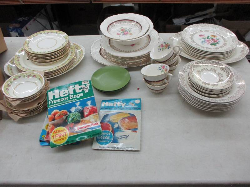 lot 112 image: Various Dishes