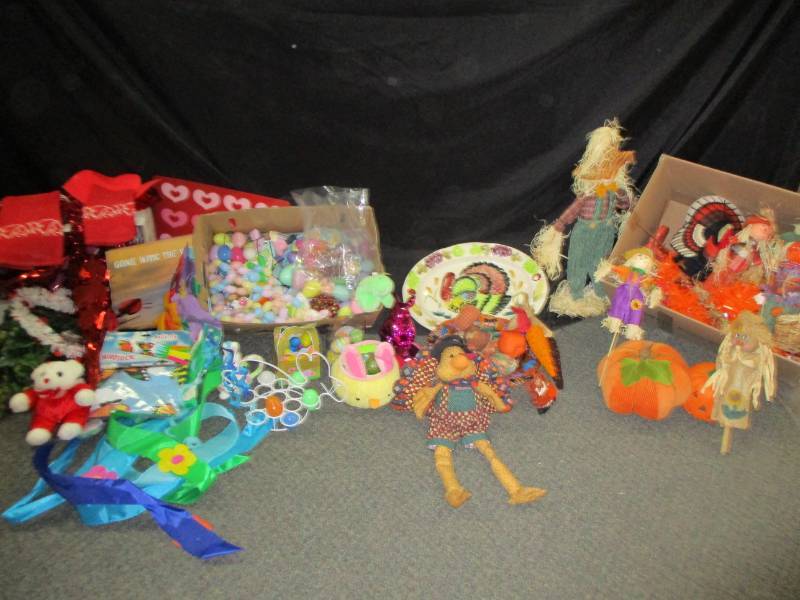 lot 114 image: Easter, Fall, and Christmas Decorations
