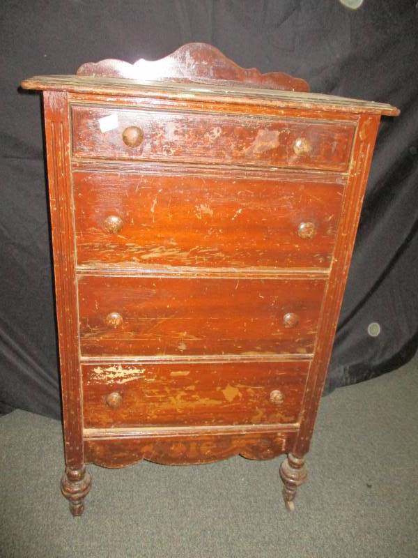 lot 123 image: Antique 4 drawer dresser