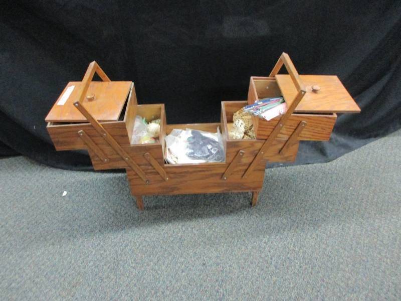 lot 128 image: Large sewingknitting organizer