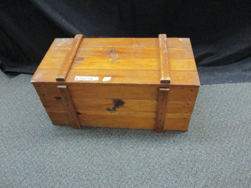 lot 131 image: Antique Toybox with some old toys. See pics for pictures on box