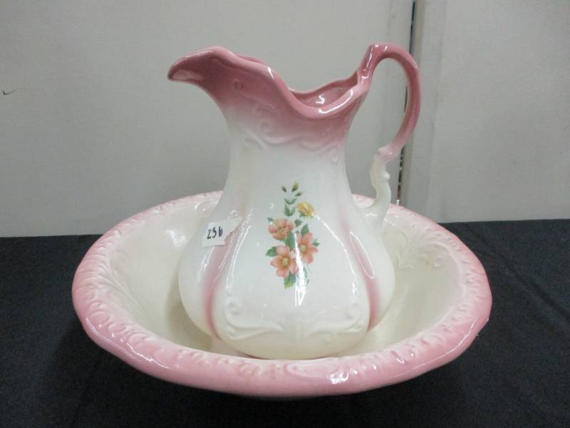 lot 132 image: Large Pitcher and Bowl