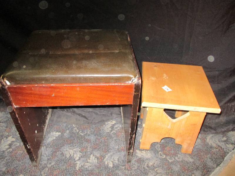 lot 136 image: 2 Stools