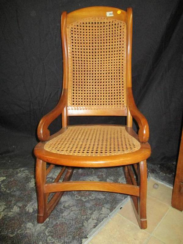 lot 145 image: Beautiful Rocking Chair