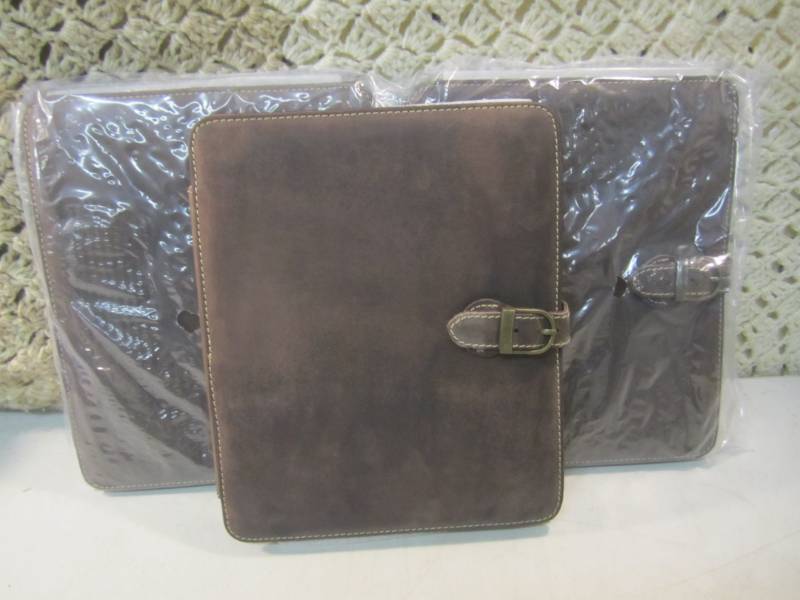 lot 37 image: 3 Canyon Outback Leather Bear Canyo...