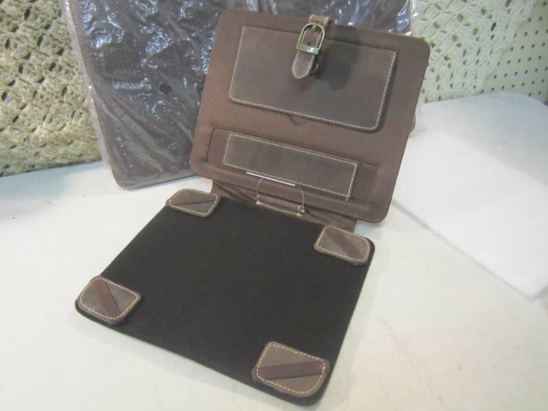 lot 38 image: 3 Canyon Outback Leather Bear Canyo...