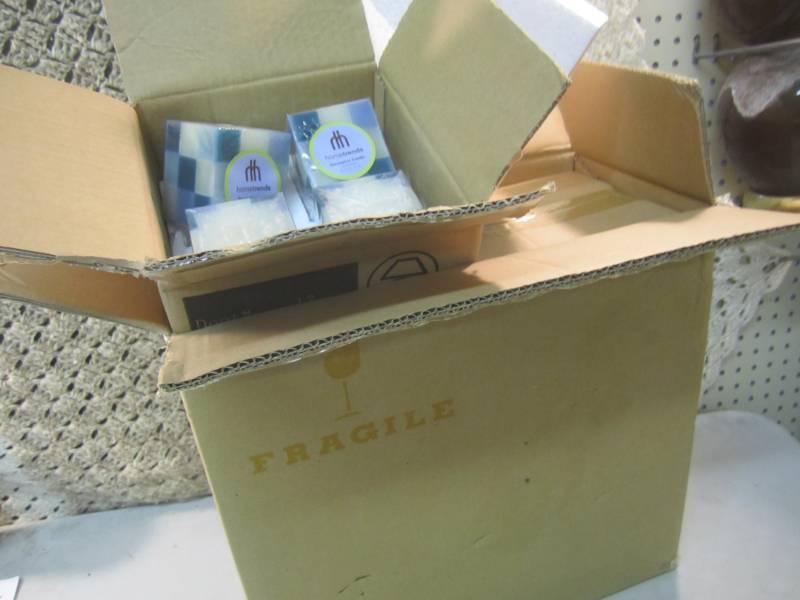 lot 57 image: Case of 24 HomeTrends Decorative Bl...