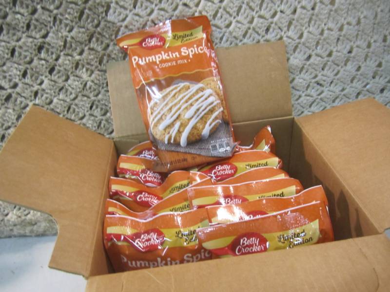 lot 59 image: Case of 12 Bags of Betty Crocker Pu...