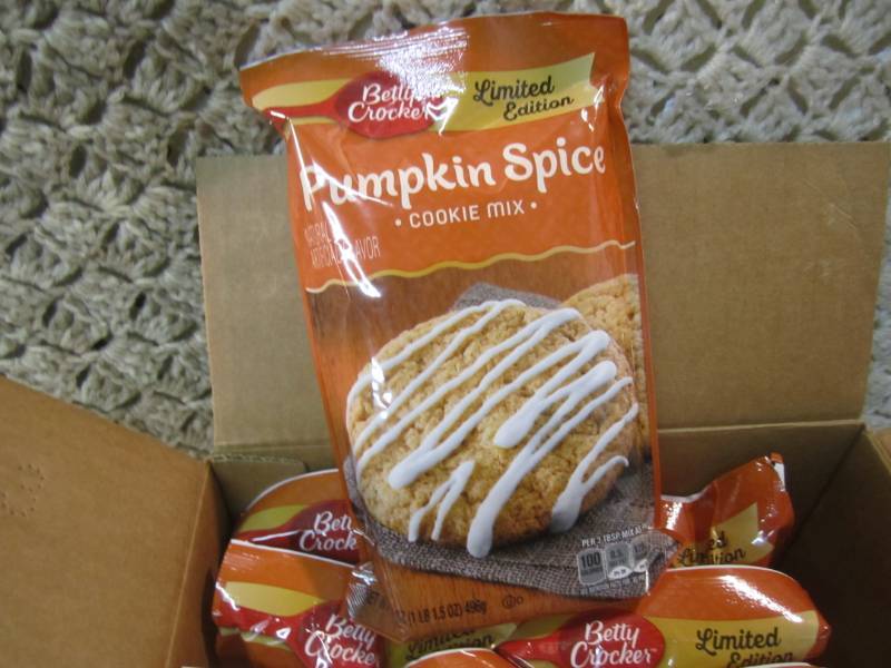 lot 60 image: Case of 12 Bags of Betty Crocker Pu...