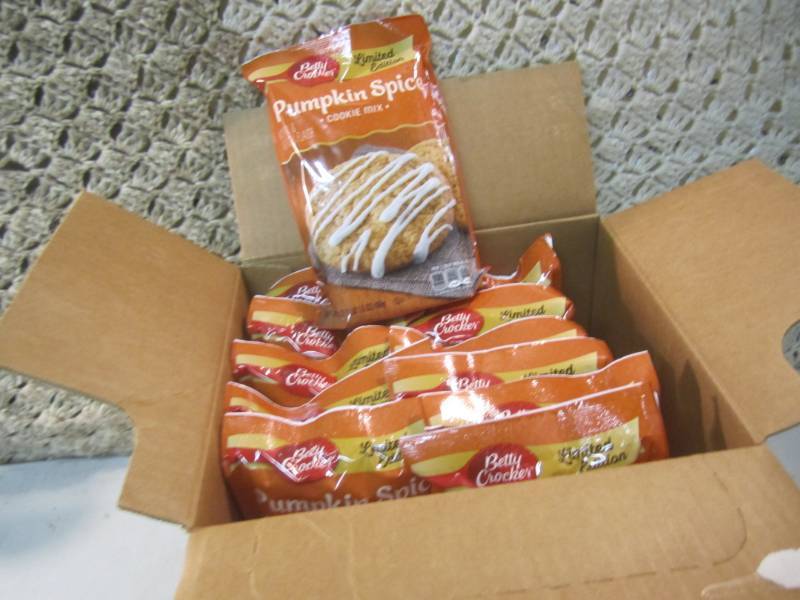 lot 61 image: Case of 12 Bags of Betty Crocker Pu...