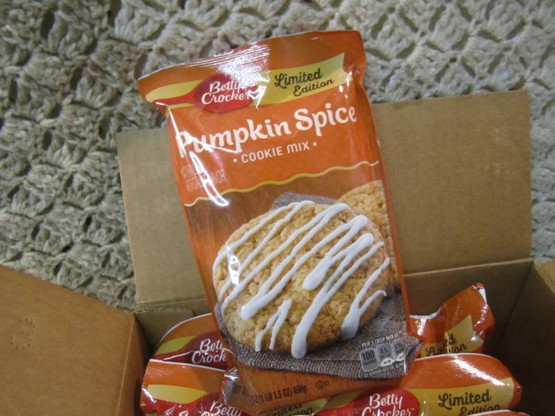 lot 62 image: Case of 12 Bags of Betty Crocker Pu...