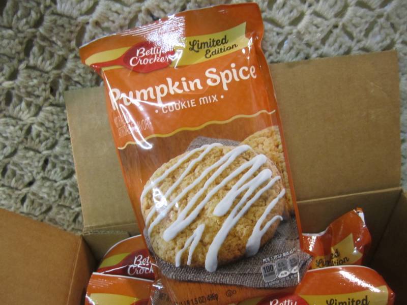 lot 64 image: Case of 12 Bags of Betty Crocker Pu...