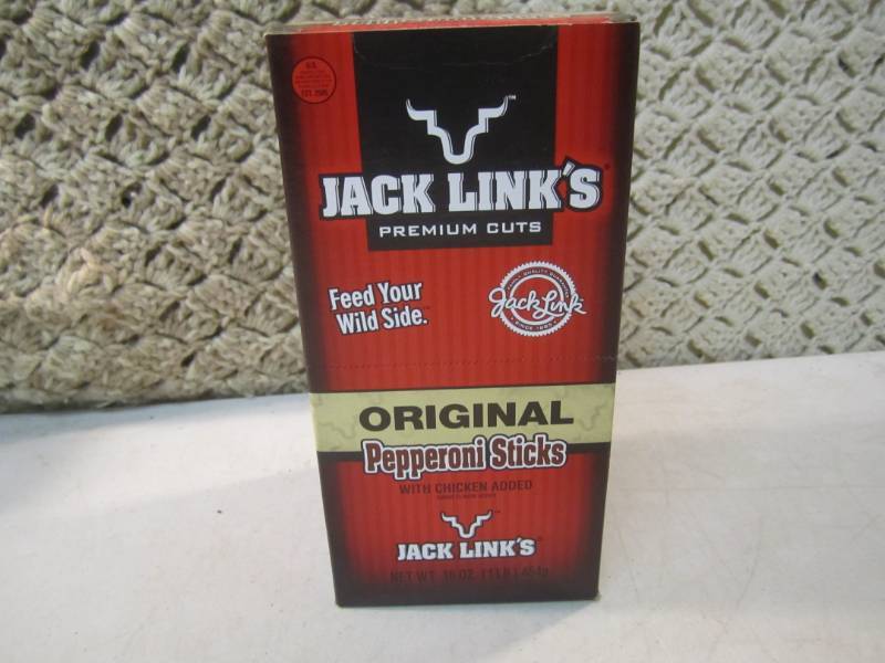 lot 101 image: Box of 20 Jack Links Original Peppe...