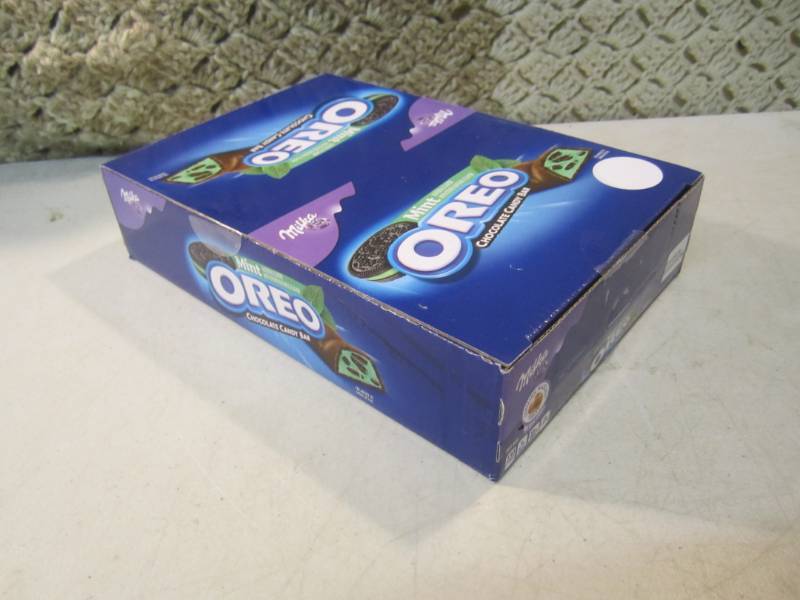 lot 132 image: Box of 24 Mint Oreo Chocolate Candy...