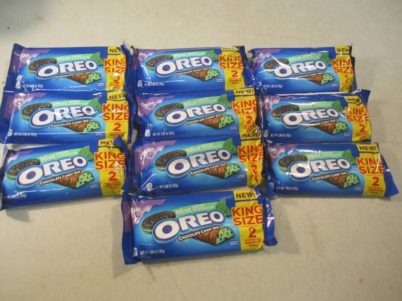 lot 142 image: 10 King Size 2-Packs of Mint Oreo C...