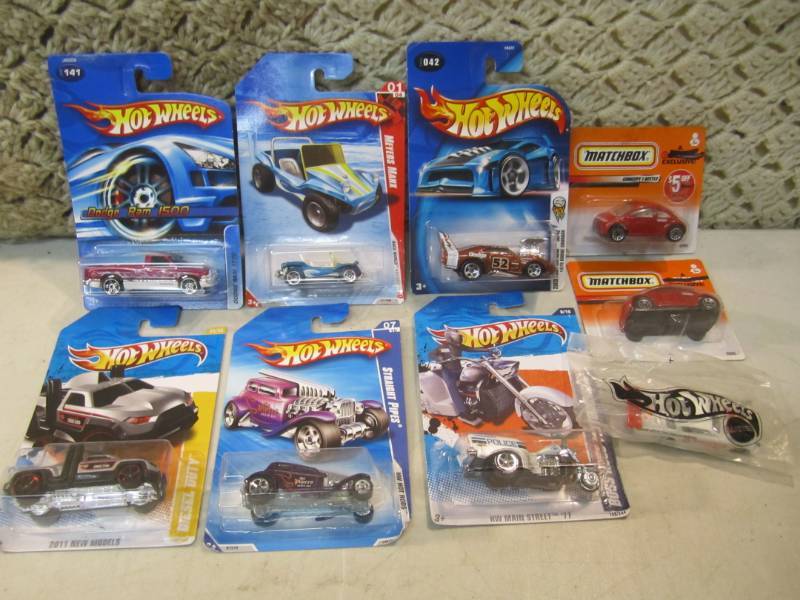 lot 147 image: Lot of 9 Hot Wheels and Matchbox Ca...