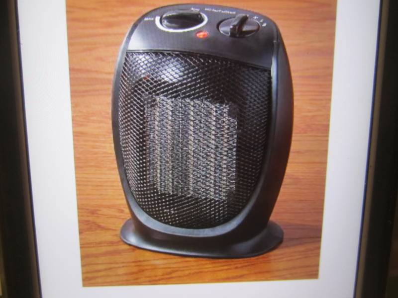 lot 161 image: Pelonis 1500-Watt Ceramic Portable ...