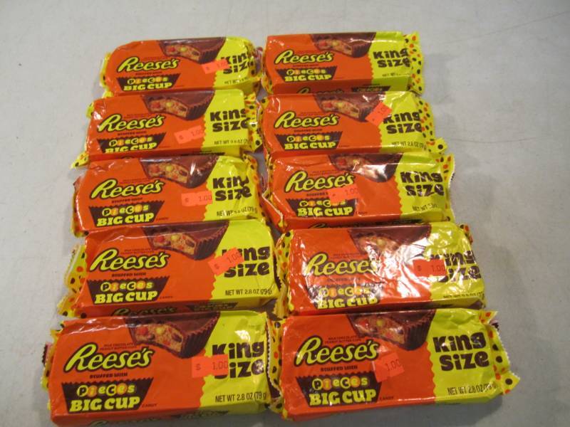 lot 174 image: 10 King Size Reeses Pieces Big Cups...