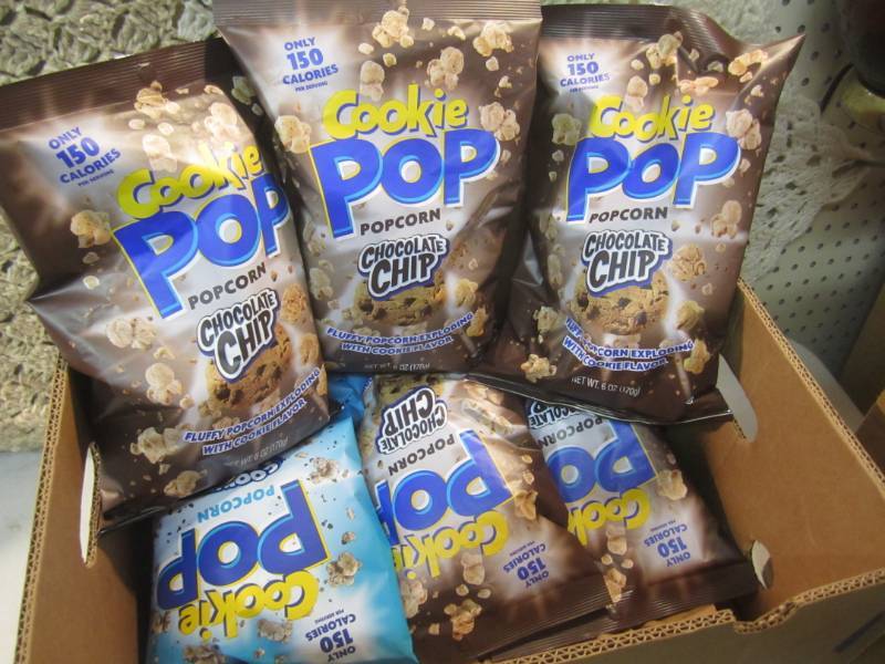 lot 184 image: 6 Bags of Cookie Pop Popcorn 5 Choc...
