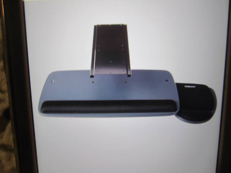 lot 197 image: Fellowes Fully Adjustable Keyboard ...