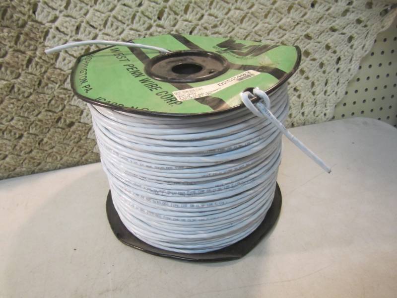 lot 198 image: 1000 foot Roll of Data Grade Wire 3...